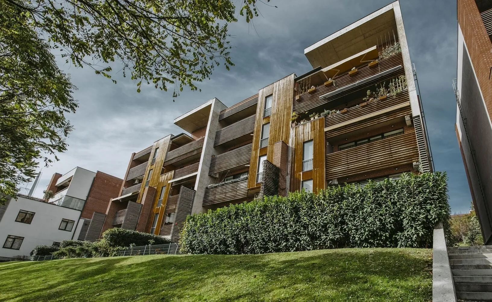 Can non-residents buy real estate in Georgia remotely?